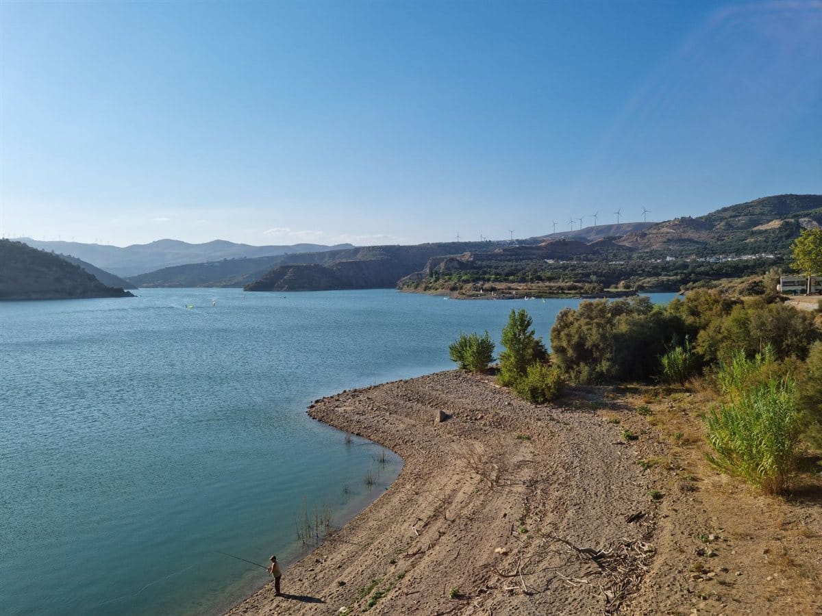 embalse en Andalucía, hábitat de la lucioperca